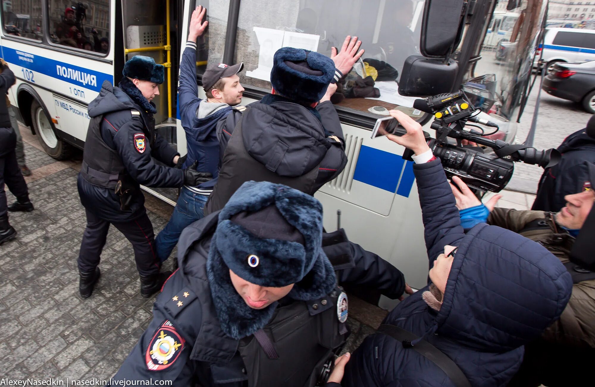 Что сейчас происходит в Кремле. Что случилось в Кремле сегодня. Алиса что сейчас происходит в Украине. Что интересного в России сегодня произошло. Что с интернетом в россии сегодня происходит