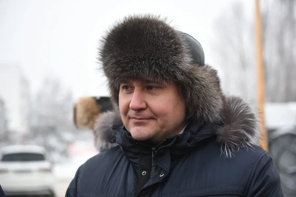 Школа в челнах директор. Директор школы адымнар челны. директор адымнар набережные челны.