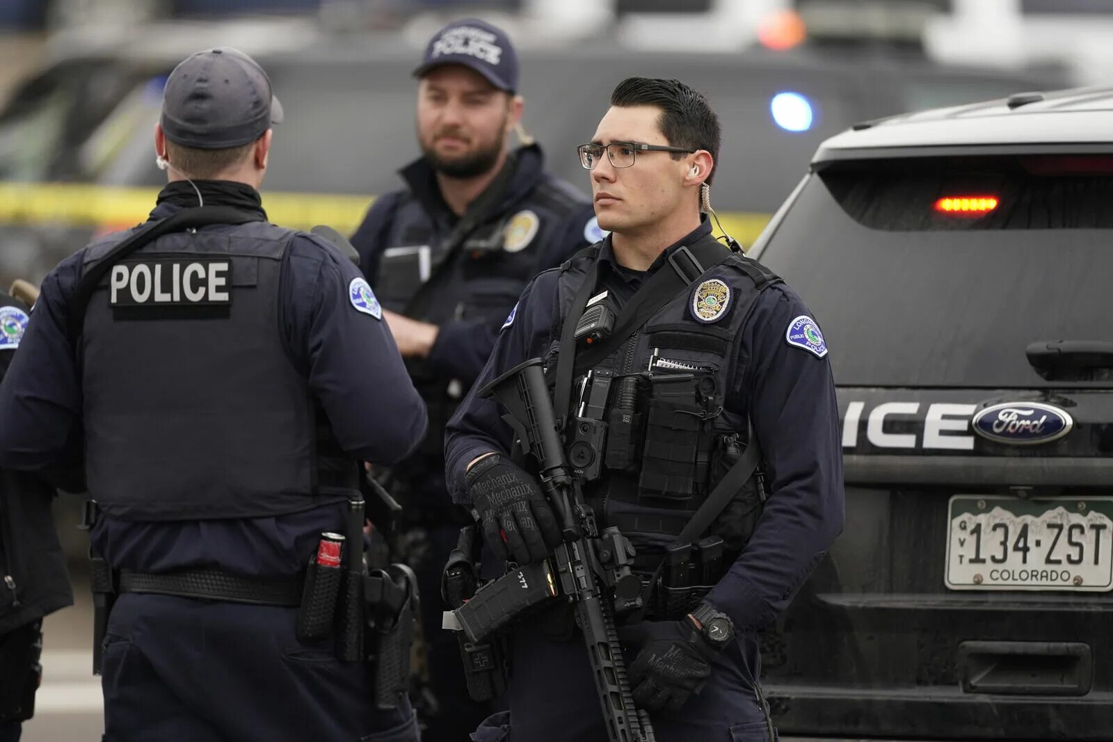 Полиция 10 13. Полиция колорадо. colorado police. mass shooting in usa. все маркировки сша полиции.