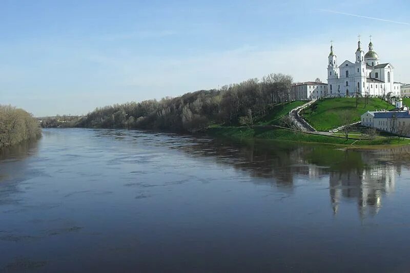 Витебск река. Западная двина в витебске фото. витебск в апреле фото. кировский мост витебск фото.