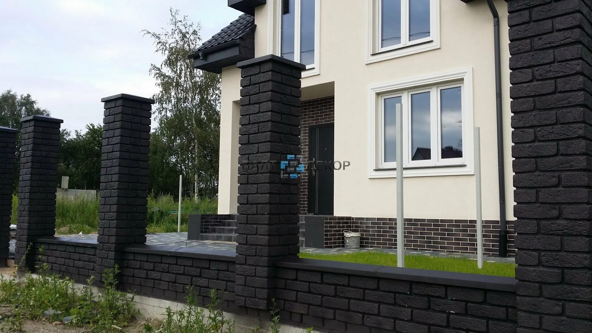 Заборы кирпичные под ключ в Краснодаре по низкой цене