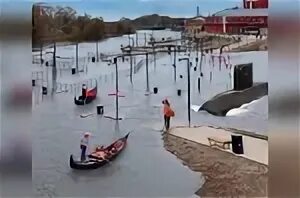 Подъем воды в клязьме на сегодня. Затопленная набережная Орехово Зуево. Набережная Орехово-Зуево затопило. Орехово-Зуево Клязьма. Набережная Клязьмы в Орехово-Зуево.