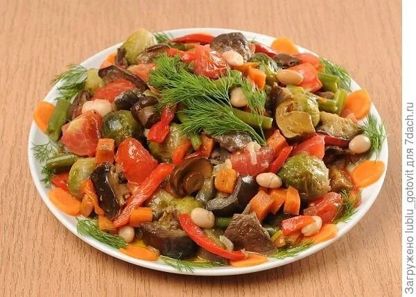 Рагу с грибами. Грибы тушеные с овощами. Рагу с грибами. Рагу с грибочками. Тушеное овощное рагу с грибами.