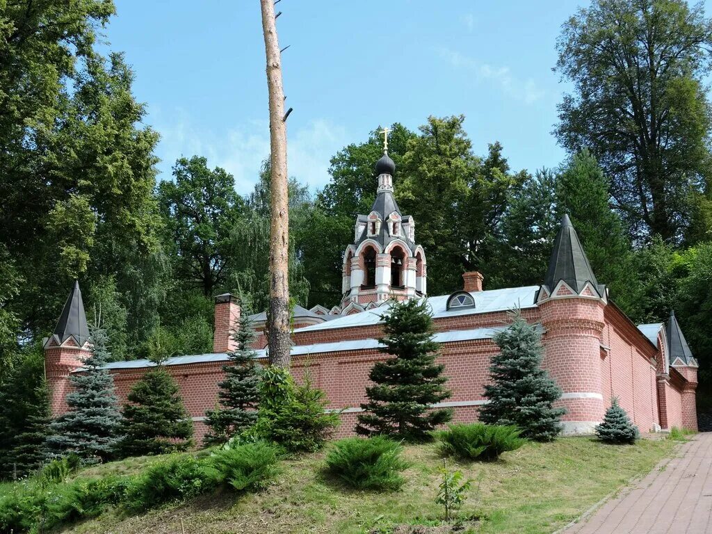 Саввино-сторожевский монастырь звенигород фото. Саввино-сторожевский монастырь московская область. Звенигород достопримечательности московская. Звенигород центр города. Саввинский скит в звенигороде.