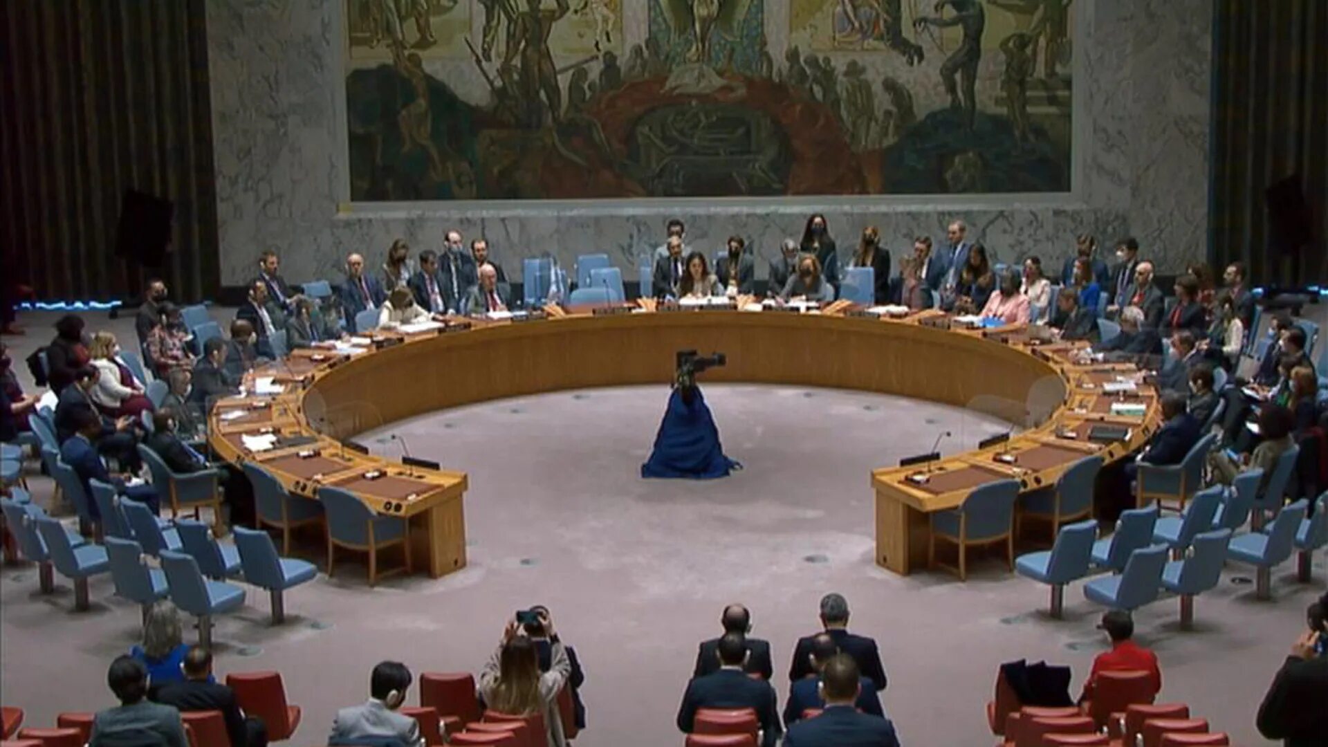 Оон прямая. Совбез ООН мраморный зал. Зал Совбеза ООН. Картина в зале Совбеза ООН. США В Совете безопасности ООН.