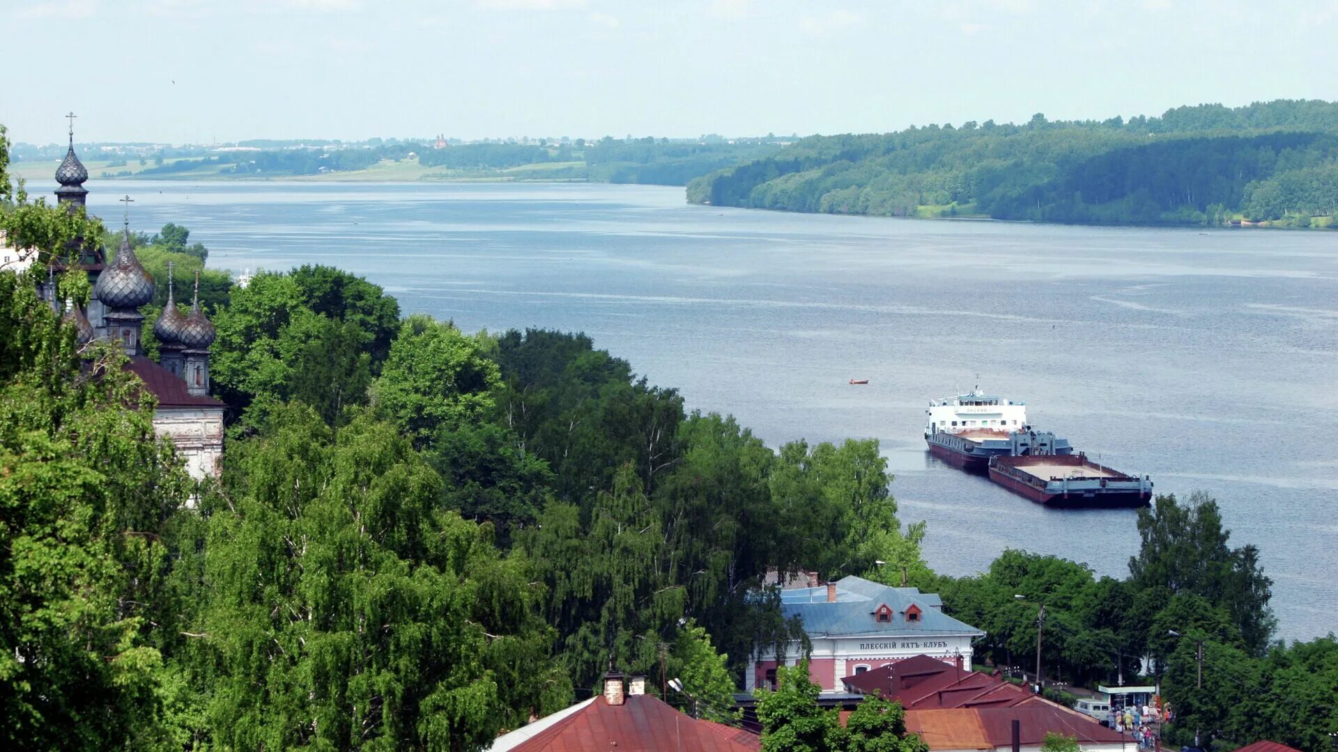 Волга в иваново. Кинешма берег волги. Юрьевец плес. Село воздвижение ивановская область заволжск. Река волга в городе плёсе.