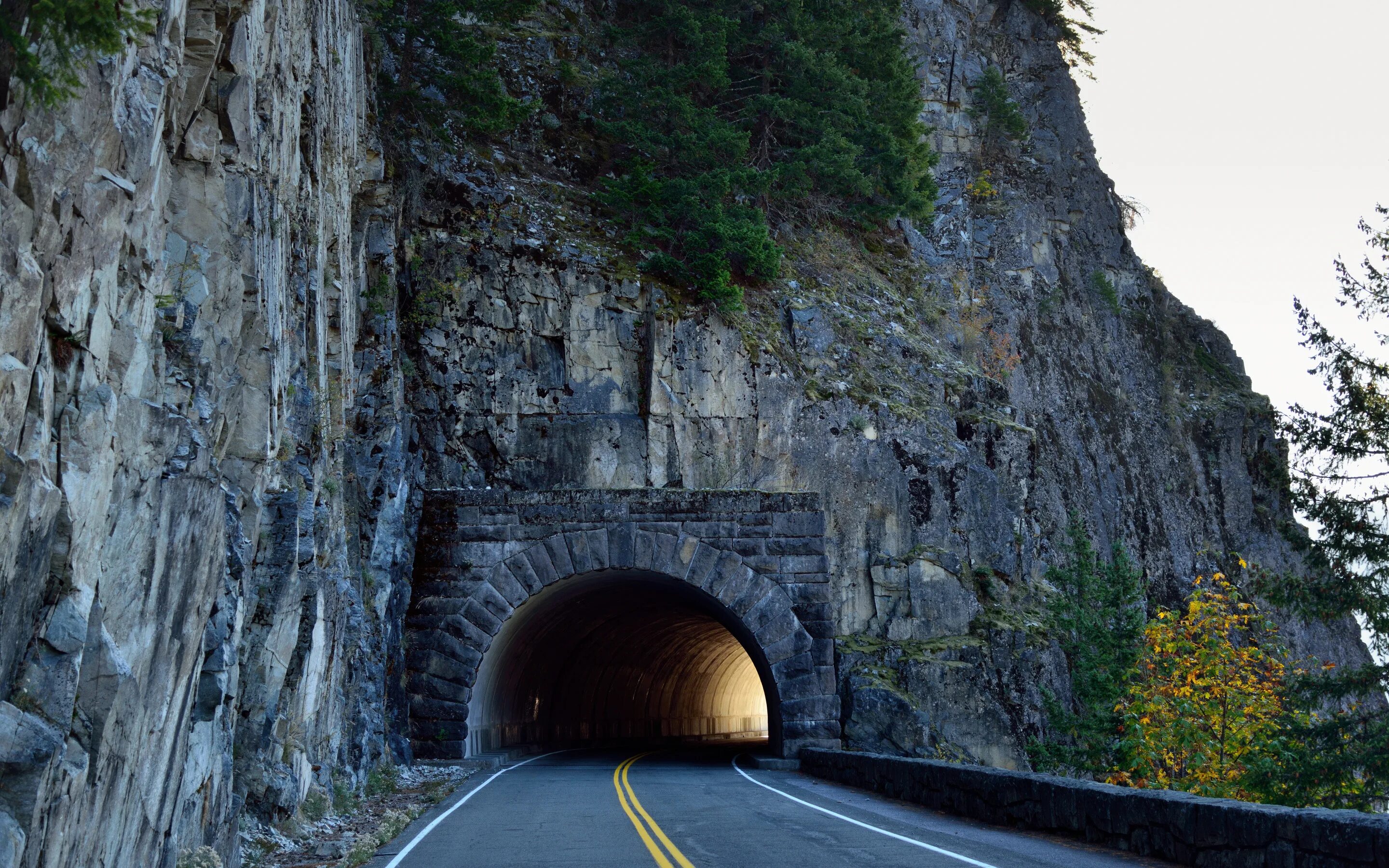 Rock road. Дилижанский тоннель. скала-туннель (tunnel rock). дорога сочи гузерипль тоннель. туннель гуолян (guoliang tunnel.