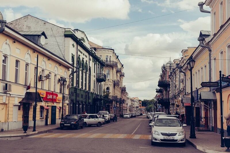 Улицу назвали красной. Улица Никольская Астрахань. Как называется улица. Улица Никольская Астрахань красивые места. Улица Никольская Астрахань фото.