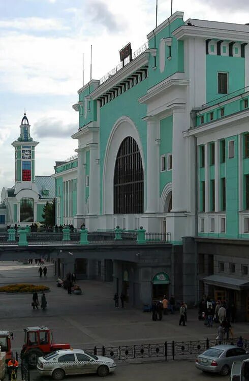 Станция Новосибирск-главный, Новосибирск. Новосибирск ЖД вокзал внутри. ЖД вокзал фонтан вокзал Новосибирск. Вокзал Новосибирск главный внутри.