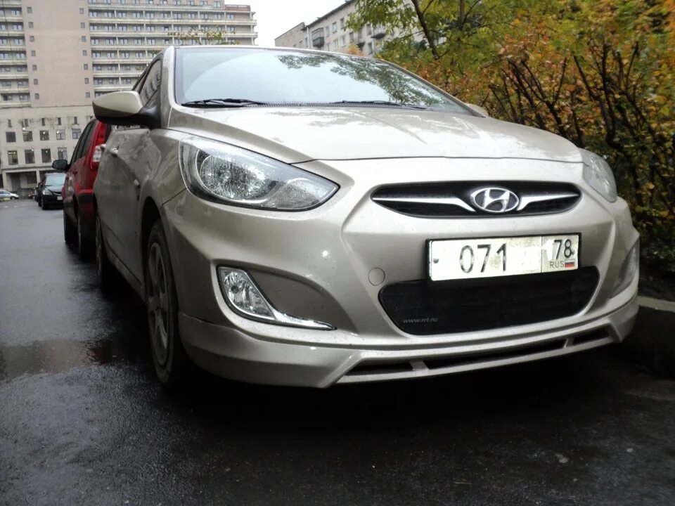 Обвес Солярис 1. Hyundai Solaris, 2012 в обвесе. Обвес на Солярис 2013 седан. Hyundai Solaris 2013 обвес.