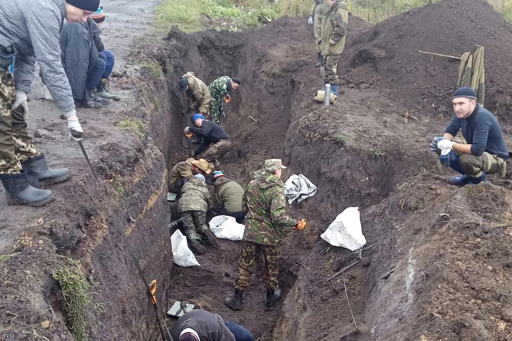 Массовые захоронения военных