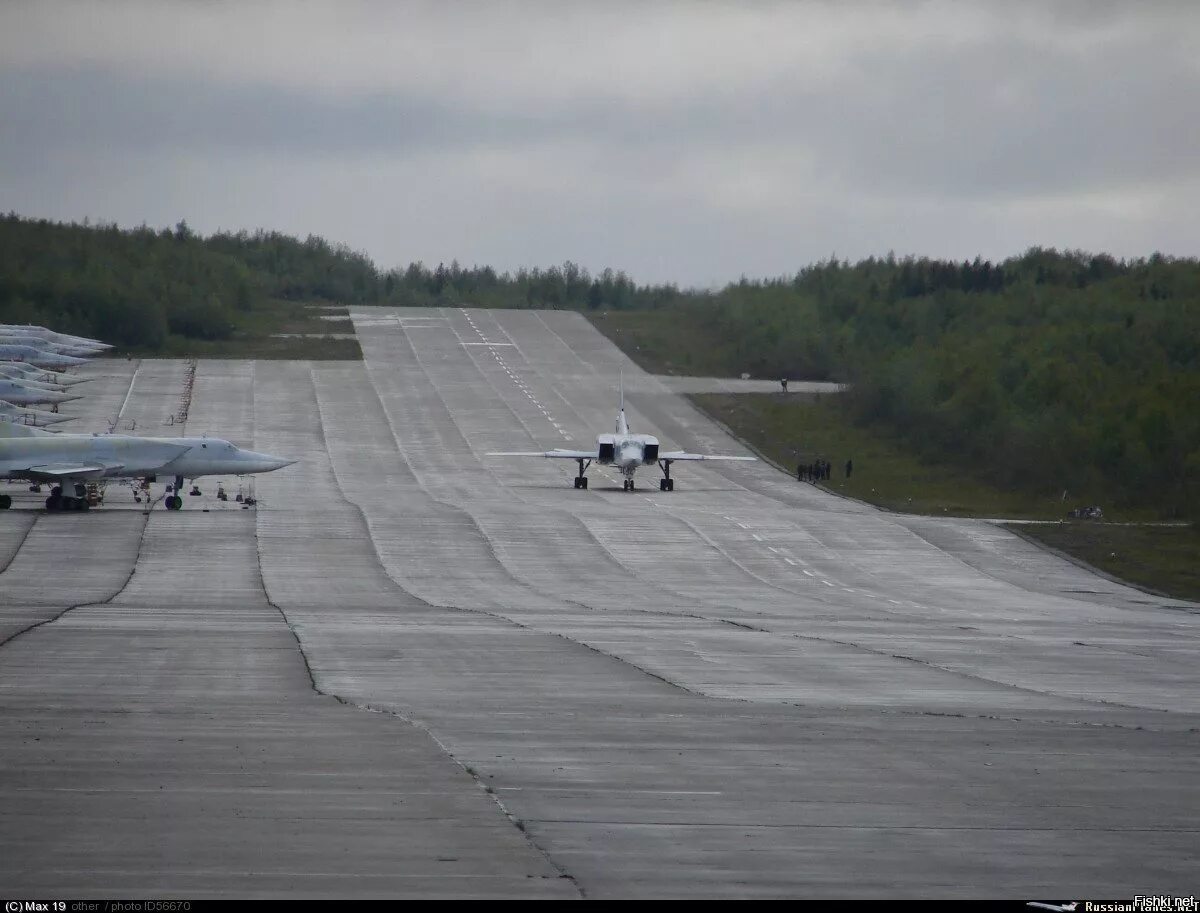 Оленегорск 22. Авиабаза Оленья Мурманская область. Аэродром Оленегорск Мурманской области. Оленегорск аэродром высокий военный. Оленегорск авиабаза Оленья.