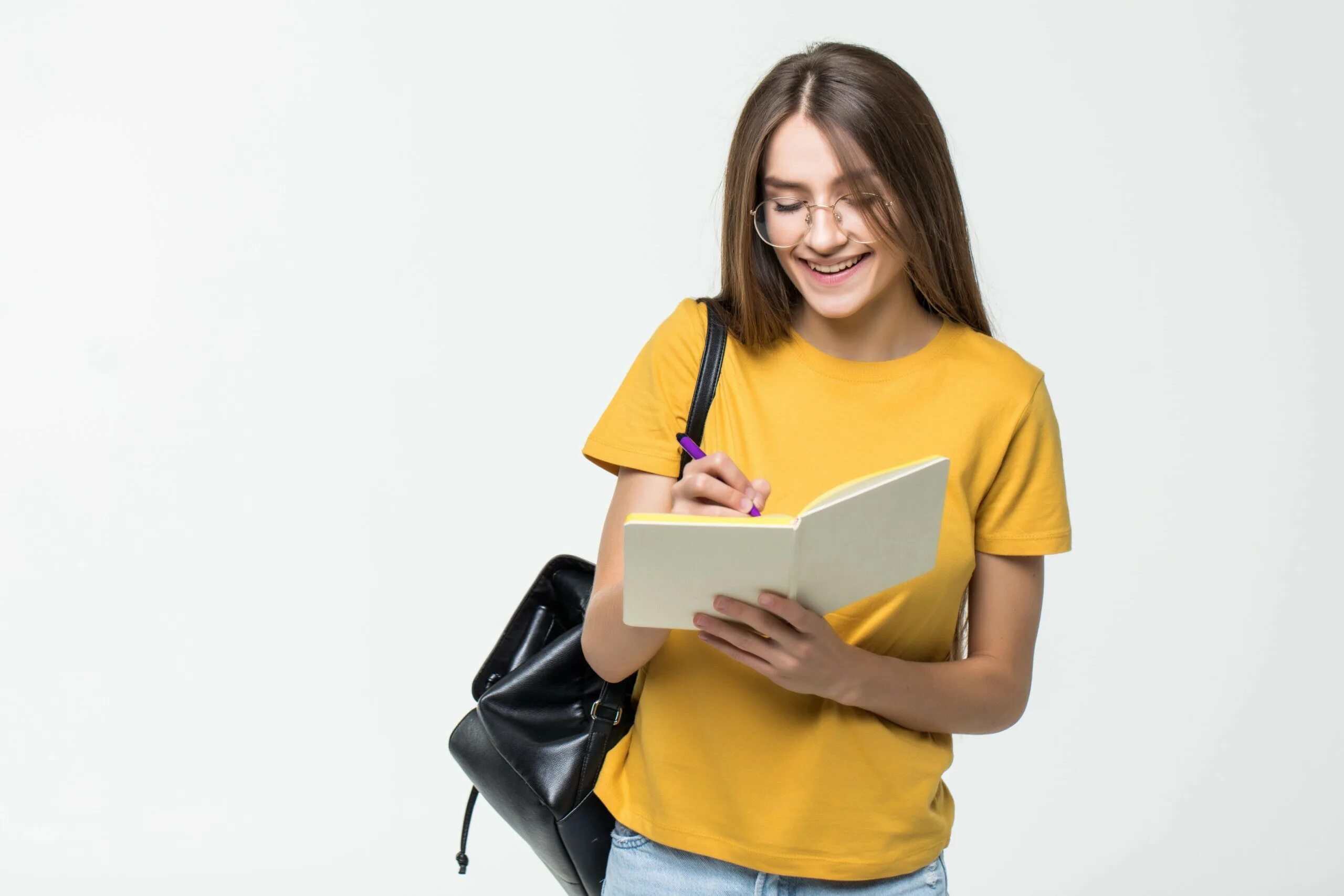 Cute student. Студентка на белом фоне. Портрет студентки. Девушка с папкой в руках. Студентка с книгой.