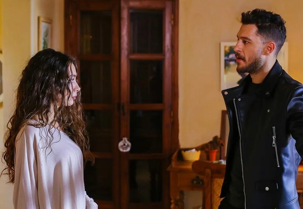Дочь посла турецкий 1. Дочь посла / sefirin kizi (2019). сериал дочь посла турция. дочь посла турция 1 серия. турецкий сериал ураз каигилароглу.