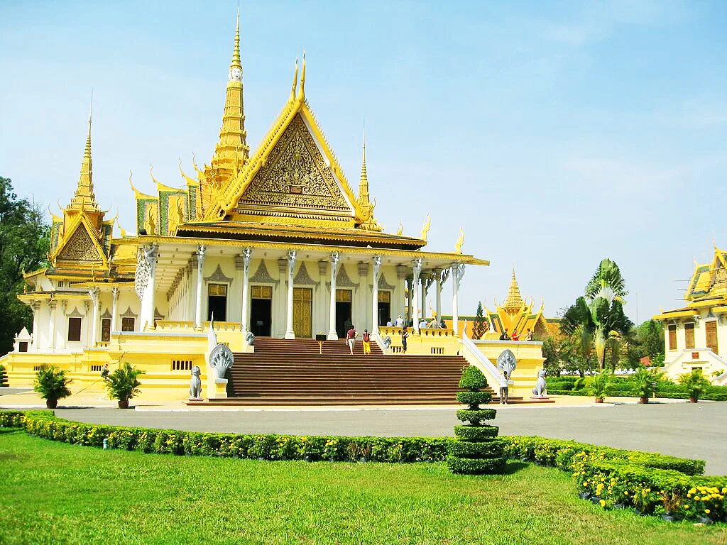Пномпень национальный музей. Камбоджа достопримечательности. Королевский дворец Камбоджа. Пномпень столица.