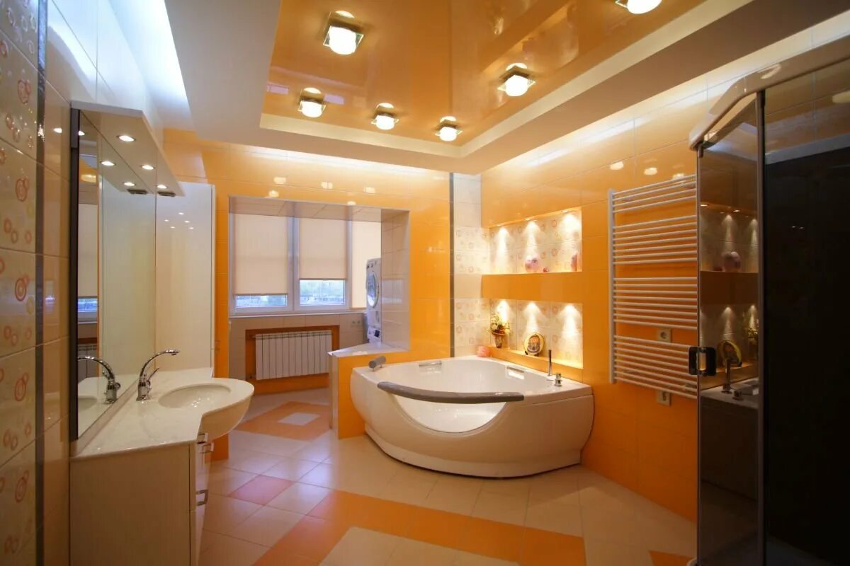 Ванная комната какая должны быть. Натяжной потолок в ванной. Подвесной потолок в ванной. Потолок в варочной комнате. На яжной потолок в ванной.