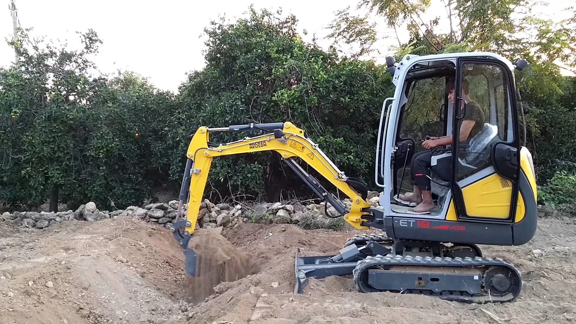 Гусеничный экскаватор Wacker Neuson et24. Мини-экскаватор JCB 8035 ZTS. Мини экскаватор et24. Wacker Neuson 1404 с гидромолотом. Лучшие мини экскаваторы