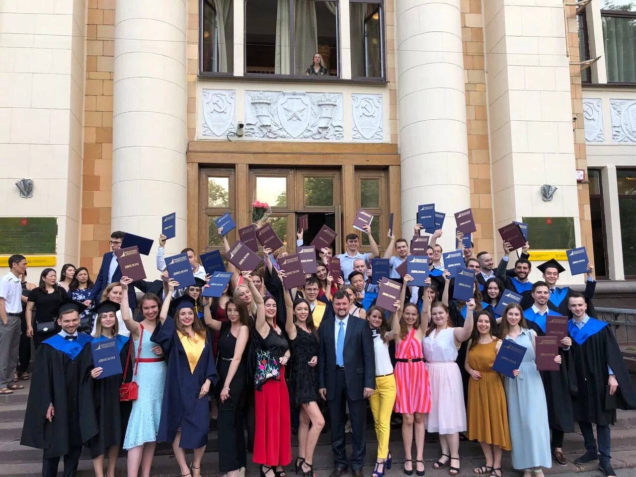 выпускники юридического факультета. выпускники юридического факультета. «экономический факультет мгу выпуск 2016». абросимова мгу юрфак. мгоу московский государственный областной университет выпускники.