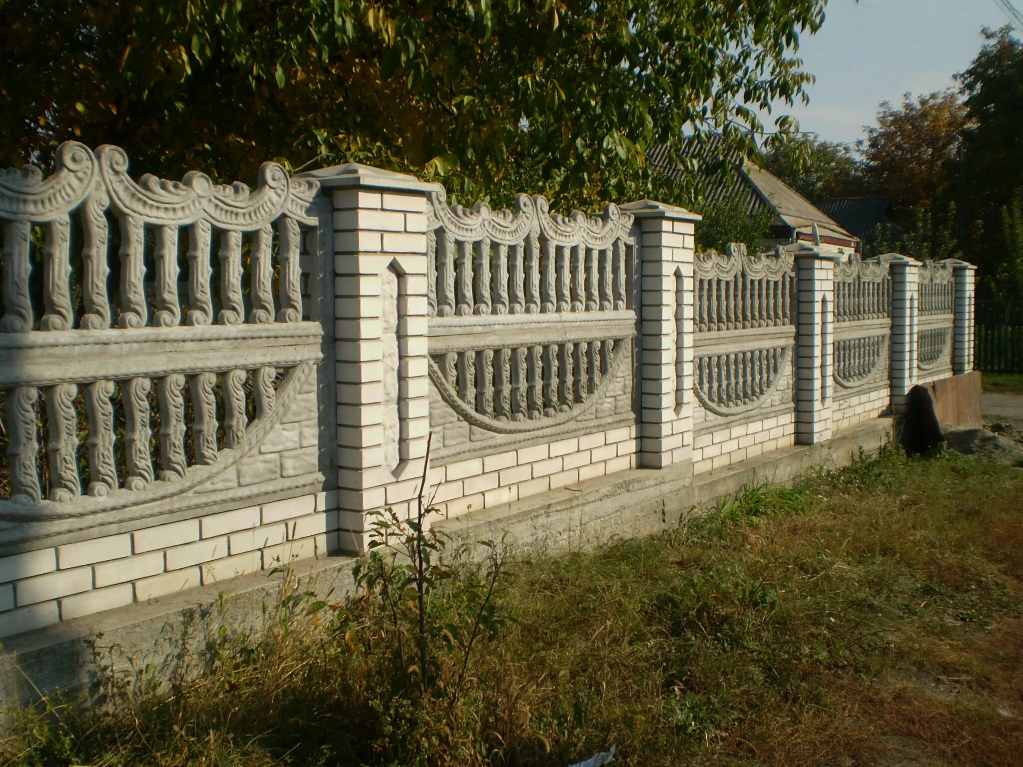 Монолитный забор. Еврозабор Виноградная лоза. Покрас еврозабор. Еврозабор бетонный 2000 500.