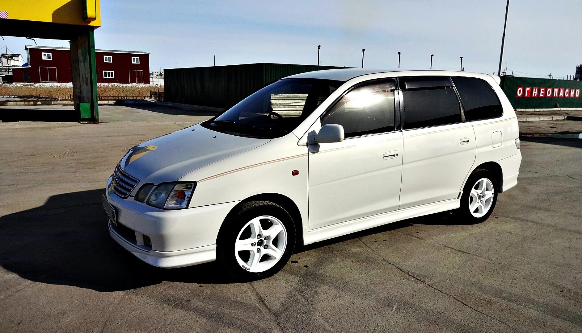 Гая автомобиль. Toyota Gaia 2001. Toyota Gaia 1998 обвес. Тойота Гайя 2001. Toyota Gaia белая.