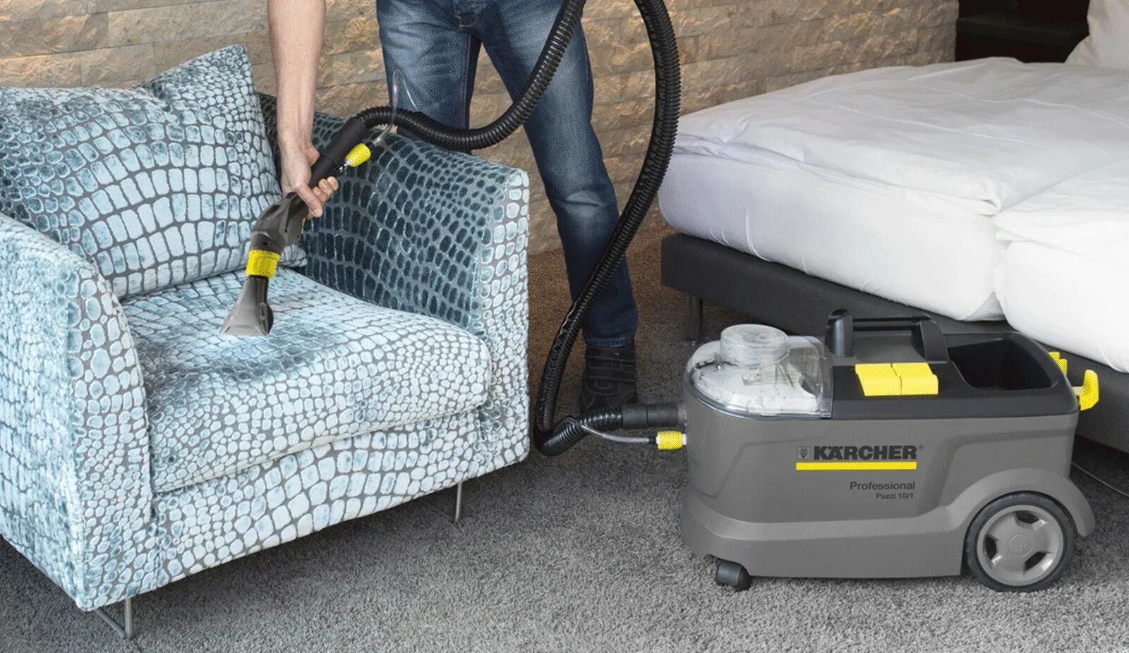 Что можно мыть моющим пылесосом. Пылесос для химчистки Karcher Puzzi 10/1. Пылесос Karcher Puzzi 8/1. Моющий пылесос Керхер Puzzi 10/1. Моющий пылесос Karcher Puzzi 8/1.