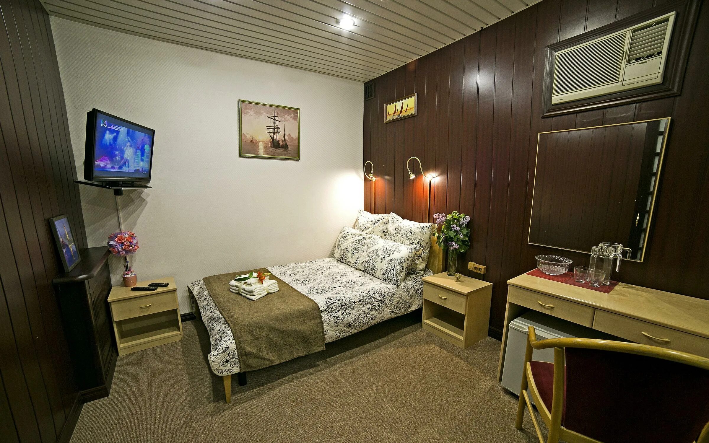 Номер телефона гостиницы маяк. Калининград гостиница маяк в калининграде. Гостиница маяк на маяковской. Отель маяк номера. Номер телефона гостиницы маяк.