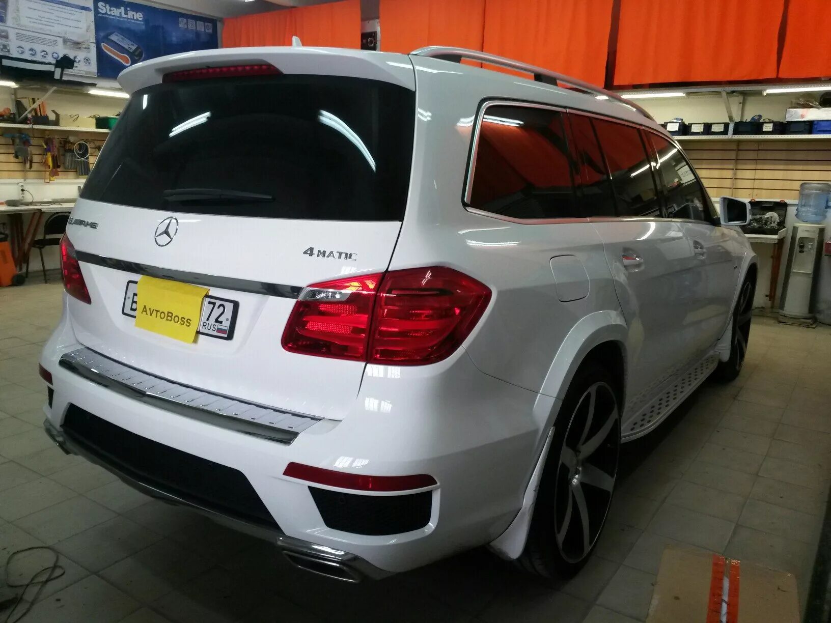 Купить gl 400. Mercedes gl 400. Мерседес gl 400 4matic. Mercedes gl 400 AMG. Мерседес gl 400 белый.