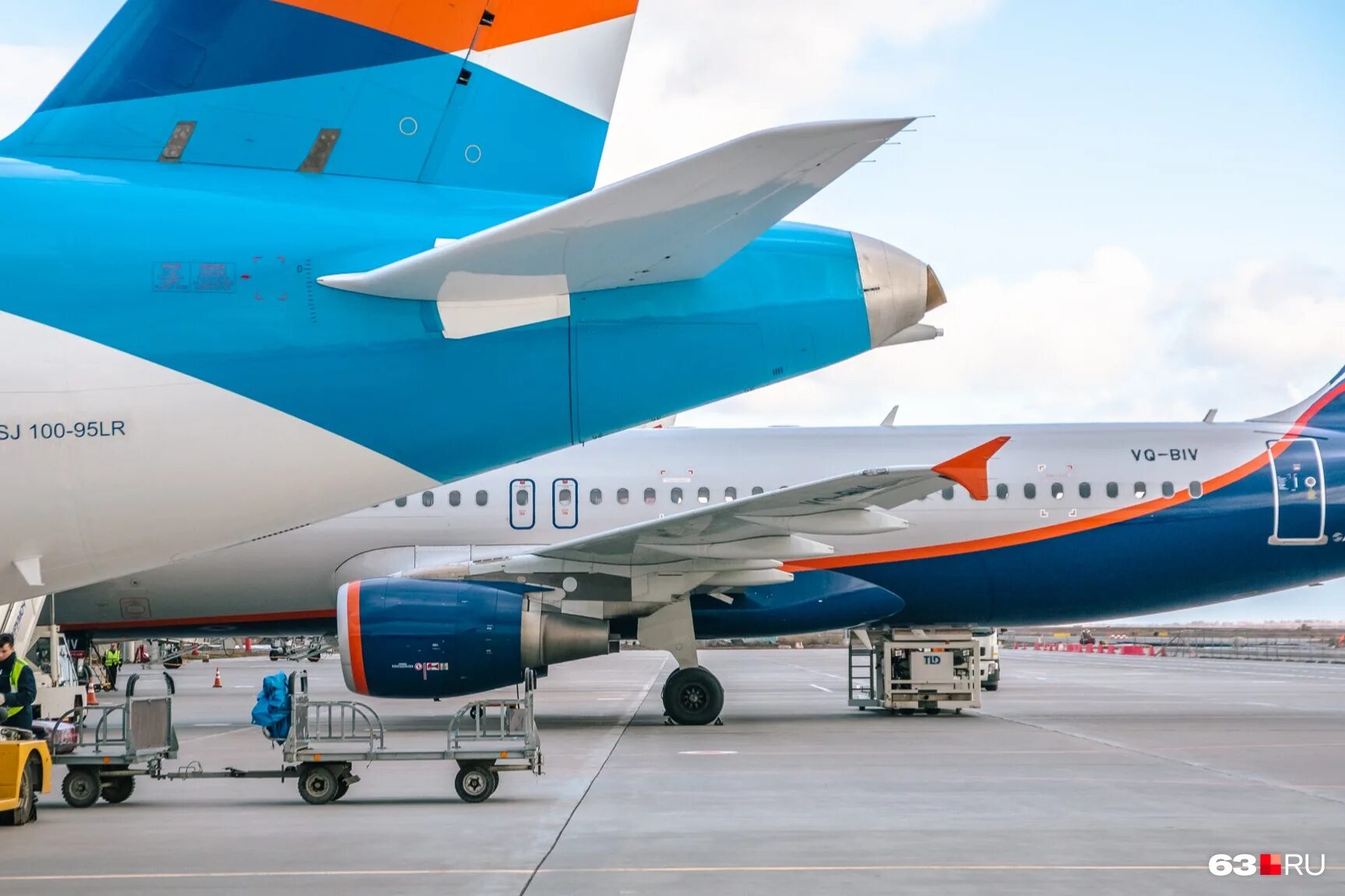 Самолет над питером. Аэрофлот курумоч. Аэропорт в самаре курумоч. Самолеты. Самолет самара москва.