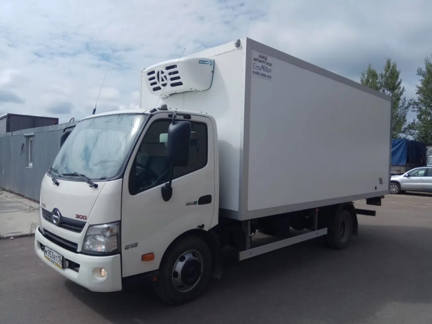 Рефрижератор оренбург. Хино 300 рефрижератор 5т. рефрижератор hino 37630a. грузовой фургон рефрижератор hino 5792yd. грузовики хино 300 красное белое.