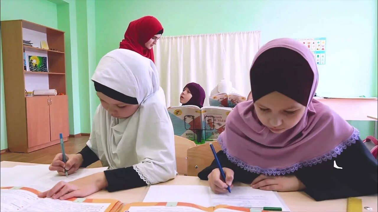 Мусульманская школа. Исламские школы. Исламская школа в Москве для детей. Мусульманские школы в Москве для детей. Средняя школа у мусульман