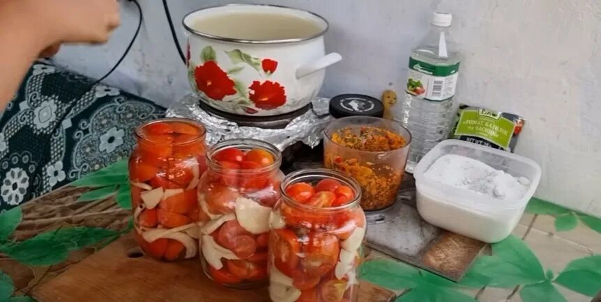 Соленый помидоры в банке рецепт. Помидоры в снегу на зиму. домашние заготовки десяточка томат. помидоры на зиму без соли уксуса сахара и специй. помидоры в вакууме на зиму.