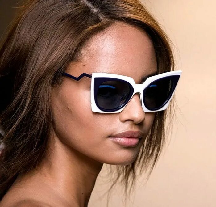Какие солнцезащитные очки модные в 2024. Модные солнечные очки. Модные солнцезащитные очки. Очки солнцезащитные женские. Модные женские очки.