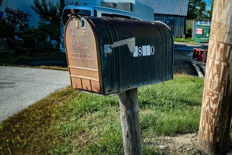 Где в россии самый высокий почтовый ящик. Американский почтовый ящик. Почтовый ящик "Америка". Почтовый ящик уличный в Америке. Почтовый ящик американского типа.