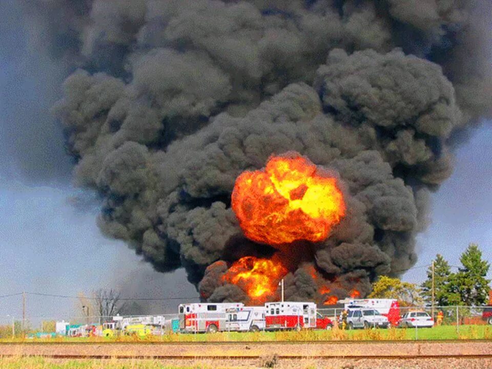 Пожары на промышленных объектах. Чс на предприятии. Пожары на промышленных предприятиях. Техногенные пожары. Чрезвычайные ситуации на предприятиях.