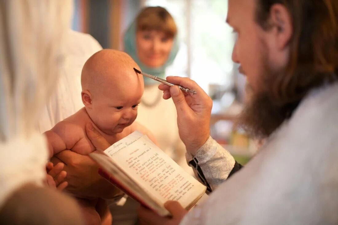 Таинство крещения таинство миропомазания. Таинства православной миропомазание. Елеопомазание таинство христианство. Что такое миропомазание. Таинство миропомазания фото.