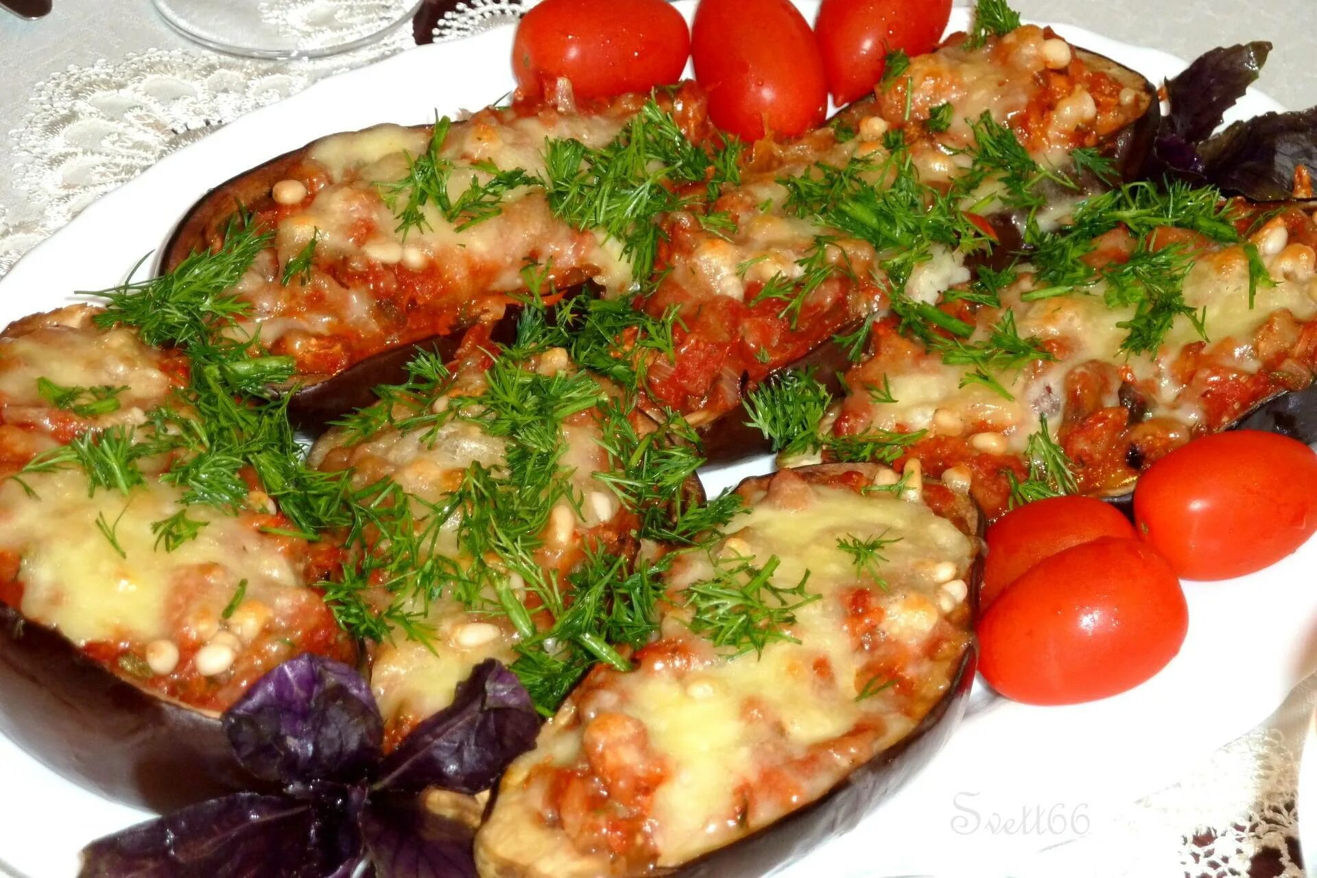 Баклажаны с фаршем быстро и вкусно. Синенькие баклажаны фаршированные овощами. баклажаны фаршированные мясом. фаршированные баклажаны лодочки. синенькие лодочки фаршированные.