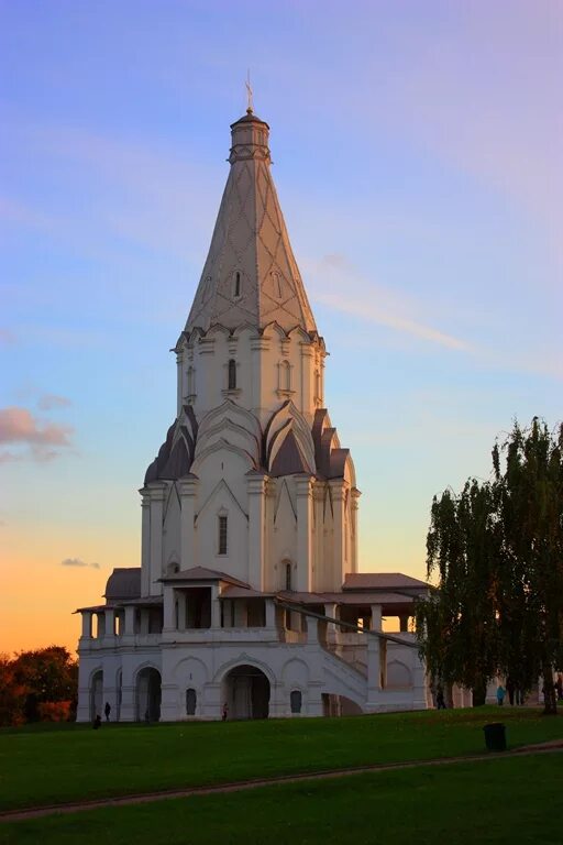 церковь вознесения господня в коломенском путешествие человека. церковь вознесения господня в коломенском. храм вознесения коломенское внутри. коломенское архитектура усадьба. церковь вознесения в коломенском 1532 г.