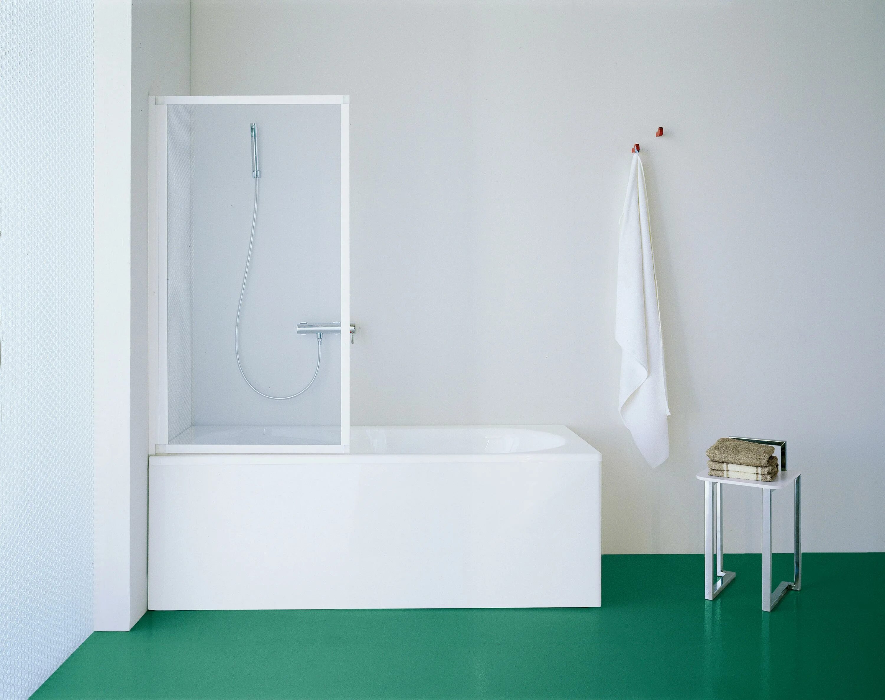 Стационарная ванна. Стеклянная шторка perfect House Basic Arica 800x400 mm. Пластиковые шторы для ванной. Шторка для ванны пластиковая. Ванна с шторкой из пластика.