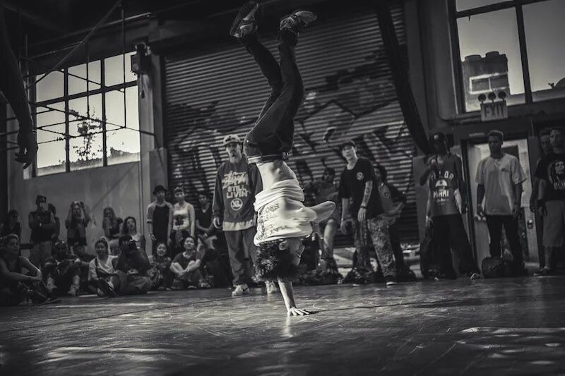 Хип хоп hip hop. Hip hop надпись. Хип хоп культура. Хип хоп надпись картинки. Хип хоп hip hop.