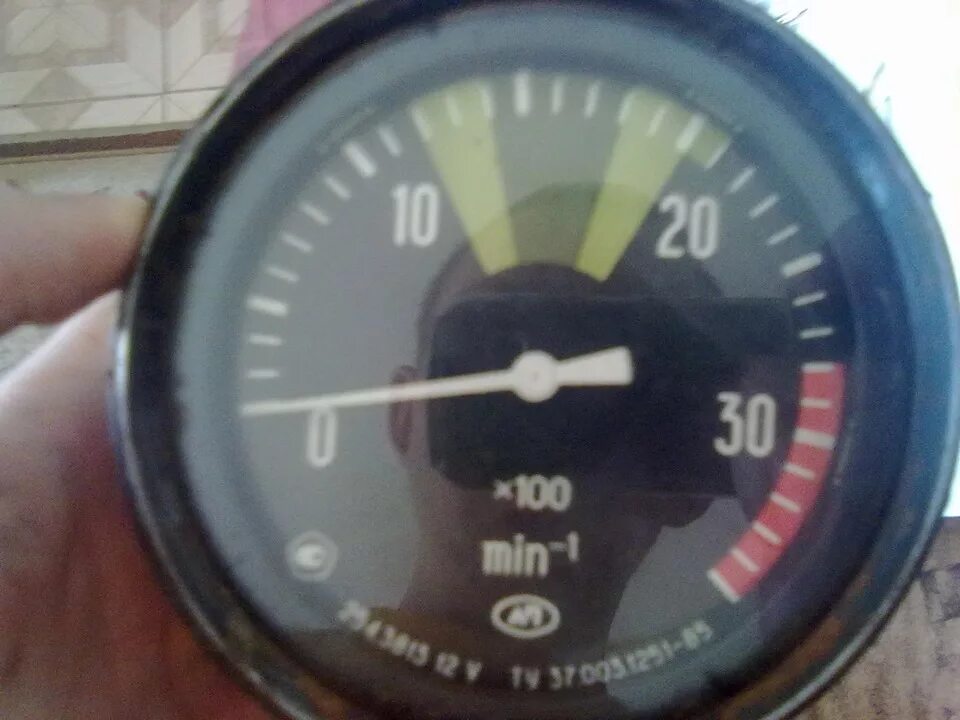 Autogauge tachometer for diesel engines. Цифровой автомобильный тахометр-вольтметр. Тахометр зил 130. Вольтметр autogauge 52мм цифровой. Тахометр 12 вольт.