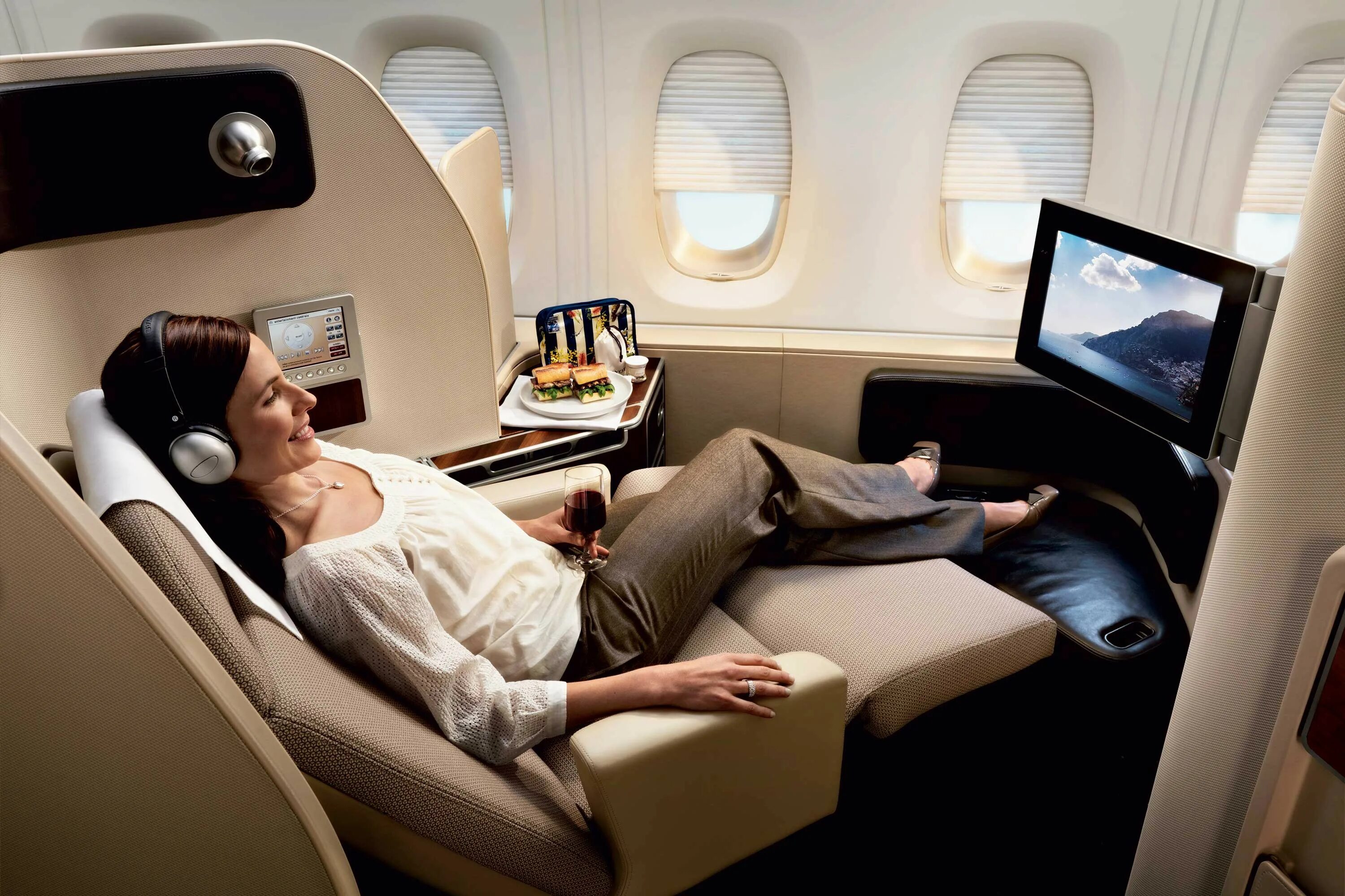 Qantas Airlines бизнес класс. Airbus a380 Qantas первый класс. Airbus а380 кресла. Qantas a380 Business class. Полетела бизнесом