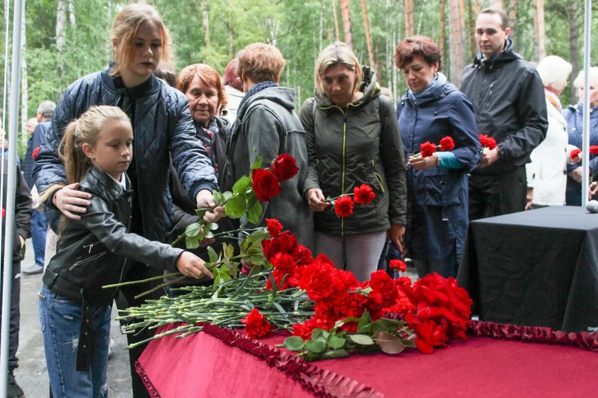 Список погибших не жди. В Новосибирске простились.