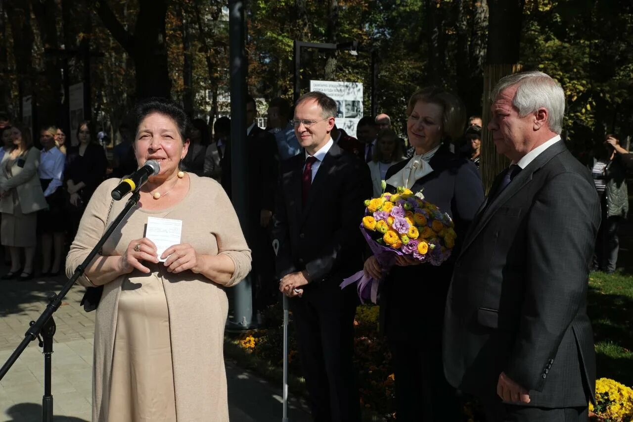 Памятник ермольевой в ростове. Памятник ермольевой в ростове
