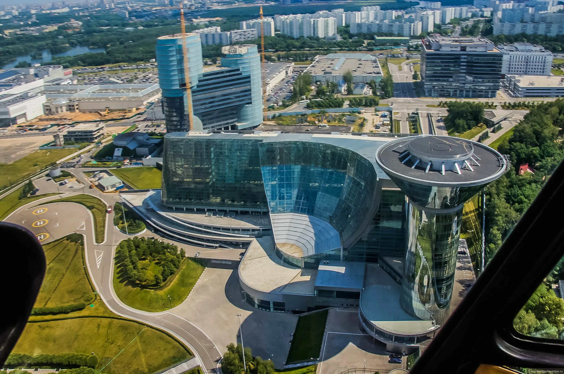 Бульвар строителей 1. Бульвар строителей 1