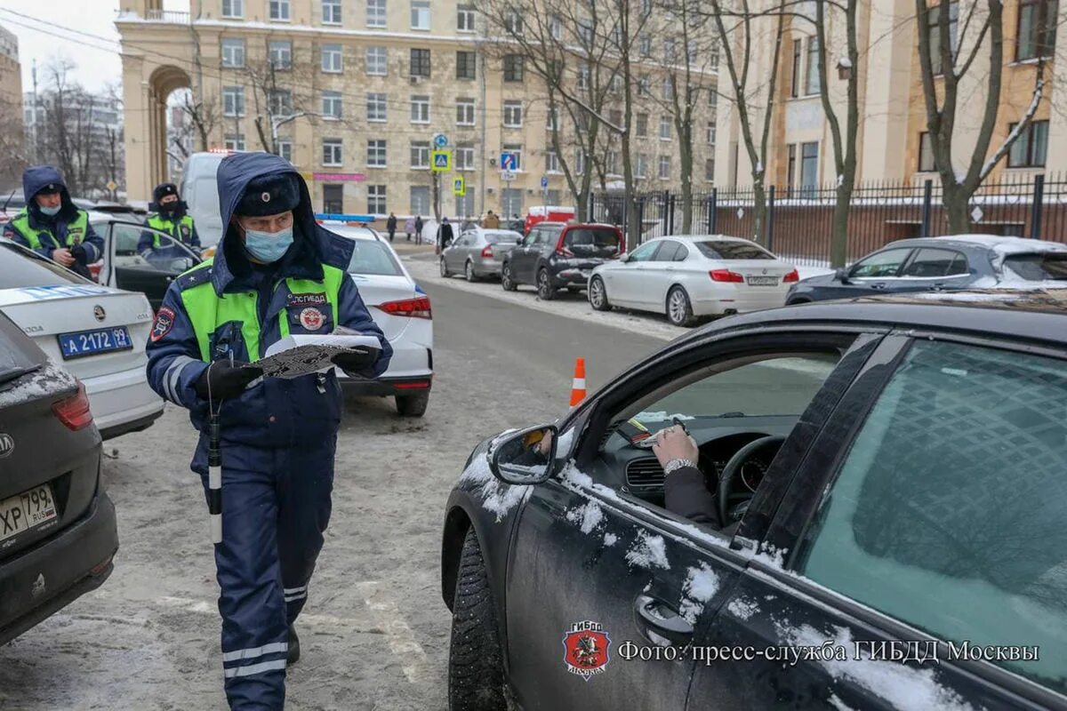 Автомобиль ГИБДД. ГАИ Москва. Госавтоинспекция Москва. Штрафы ГИБДД 2022.