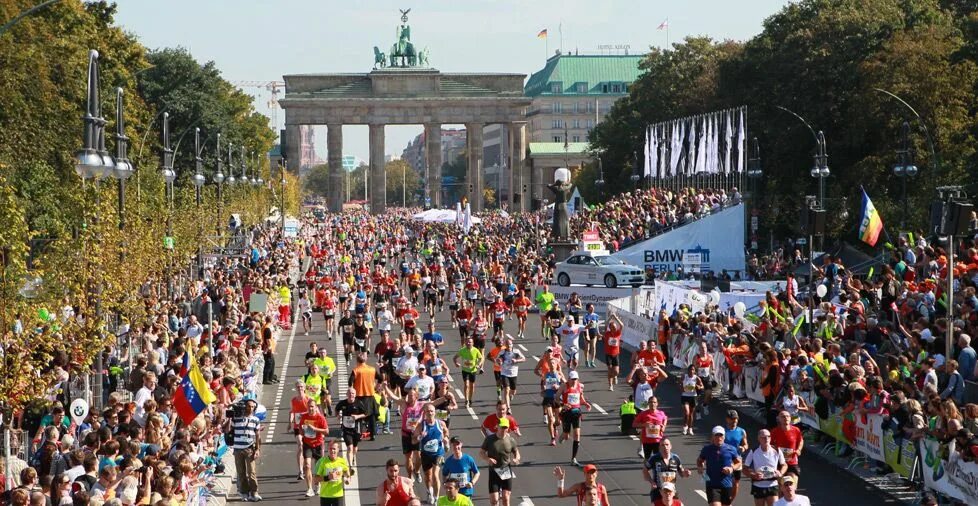 Берлинском марафоне 2015 года. Bmw berlin marathon. Берлинский марафон. Парижский марафон. Берлин марафон 2022.
