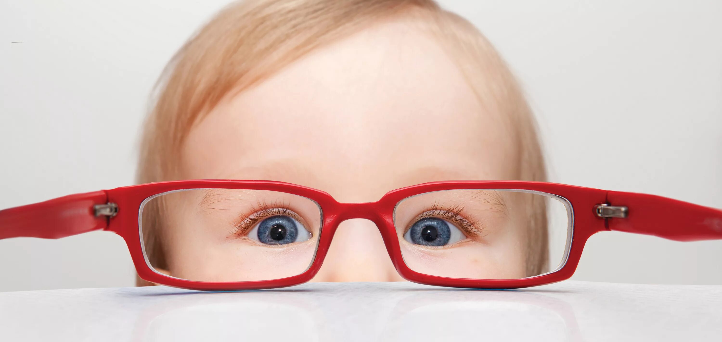 Нарушение зрения в 3. Детские очки для зрения. Дети с нарушением зрения. Очки для близорукости. Дети в очках для зрения.