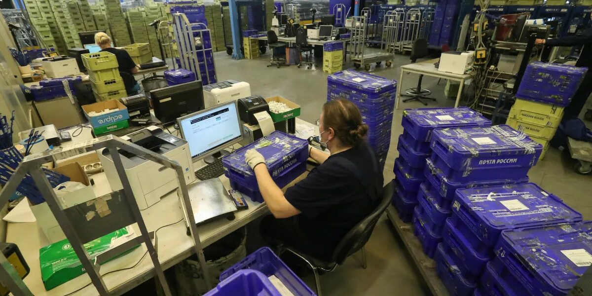 Его готовят к отправке на сортировочный терминал. Сортировочный терминал. планировка транспортного терминала сортировочного центра грузов.