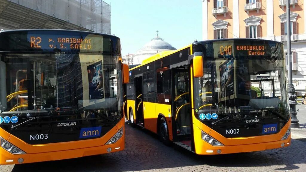 Купить автобус метро. Одесса Неаполь автобус. Метро автобус. Автобус Наполи. Общественный транспорт Неаполь.