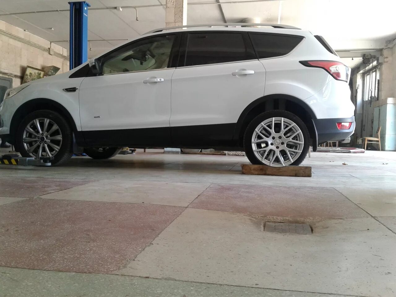 Колеса на форд куга 2. Колеса Ford Kuga r17. Форд Куга диски r18. Ford Kuga 2 на 18 дисках. Ford Kuga 2 r19.